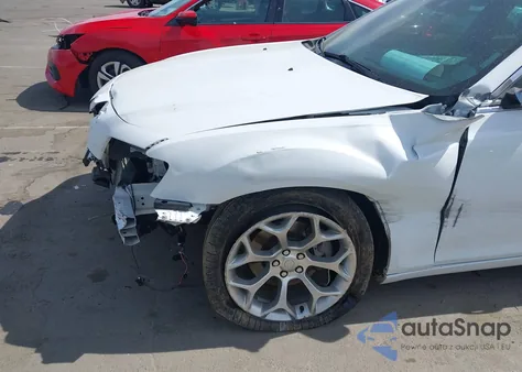2019 Chrysler 300 300C z USA, uszkodzony, nr VIN 2C3CCAPT5KH606049